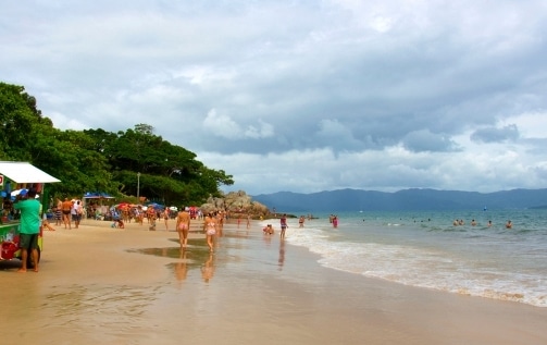 Conheça em detalhe o perfil do turista na temporada 2018 shutterstock 1022156668 - Conheça em detalhe o perfil do turista na temporada 2018