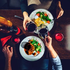 namorados 300x300 - Dia dos Namorados deve trazer novo f&ocirc;lego ao com&eacute;rcio em SC