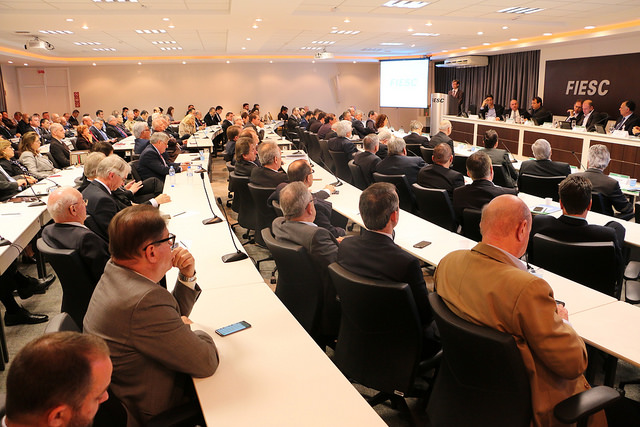 31558544958 5f06e69527 z - Candidatos ao governo de SC assumem compromissos com o setor produtivo em debate do COFEM