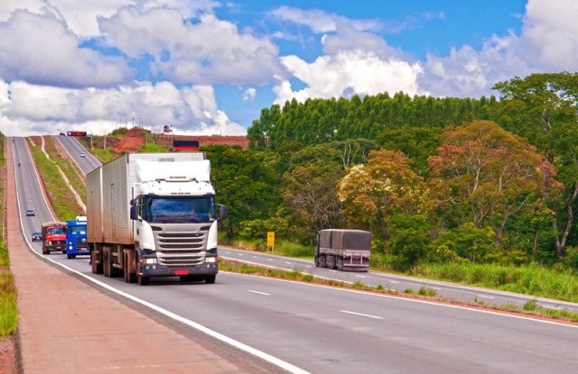 shutterstock 615096272 1 - Setor de servi&ccedil;os em SC tem melhor volume desde 2015