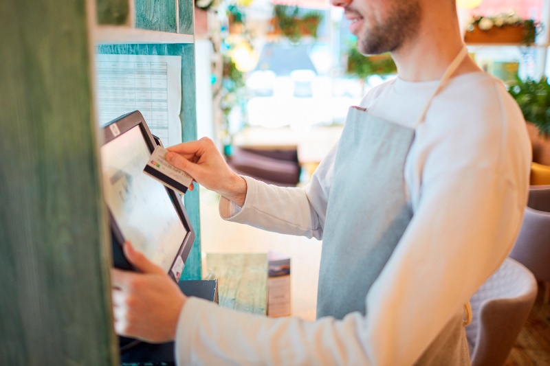 Um em cada quatro empresários deve contratar temporários em SC shutterstock 1022492893 2 - Um em cada quatro empresários deve contratar temporários em SC