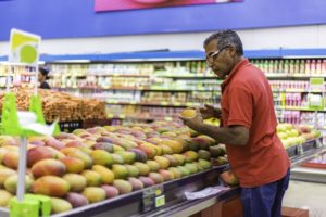 supermercado 300x200 - Varejo de SC cresce 6,2% no primeiro semestre, segundo melhor resultado do pa&iacute;s