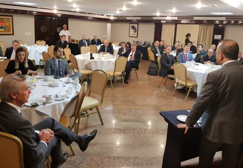 WhatsApp Image 2019 05 29 at 09.38.52 - Breithaupt integra comitiva de empres&aacute;rios em agenda com deputados em Bras&iacute;lia