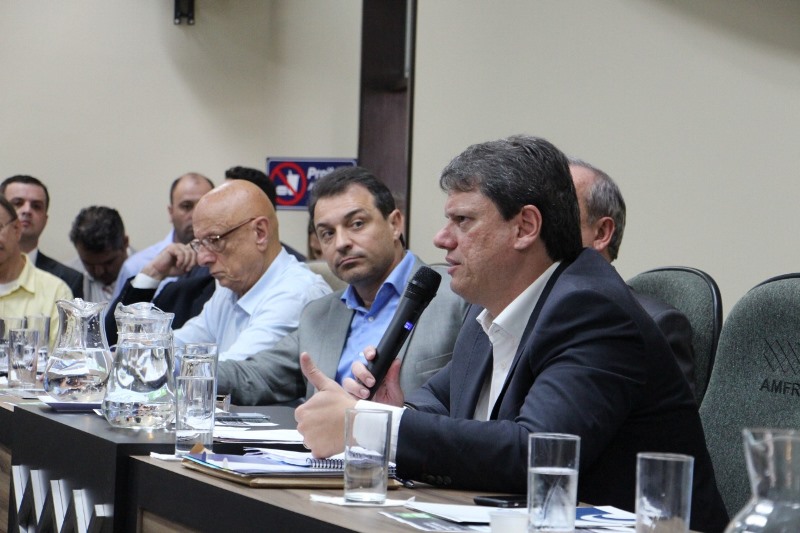 WhatsApp Image 2019 06 17 at 15.37.18 1 - &ldquo;A prioridade &eacute; a conclus&atilde;o da BR-470&rdquo;, afirma o ministro da Infraestrutura em reuni&atilde;o do F&oacute;rum Parlamentar