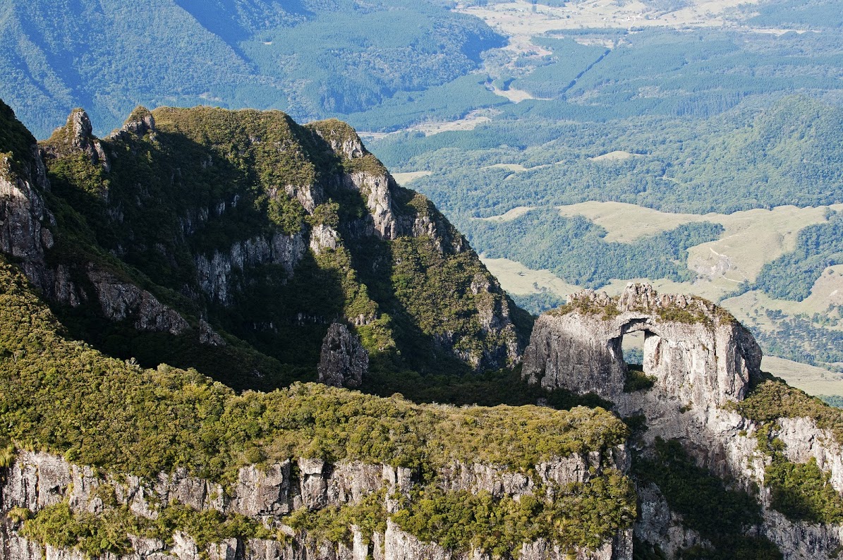 pedra furada - Pesquisa da Santur aponta SC como destino seguro e refor&ccedil;a tend&ecirc;ncia do turismo regional
