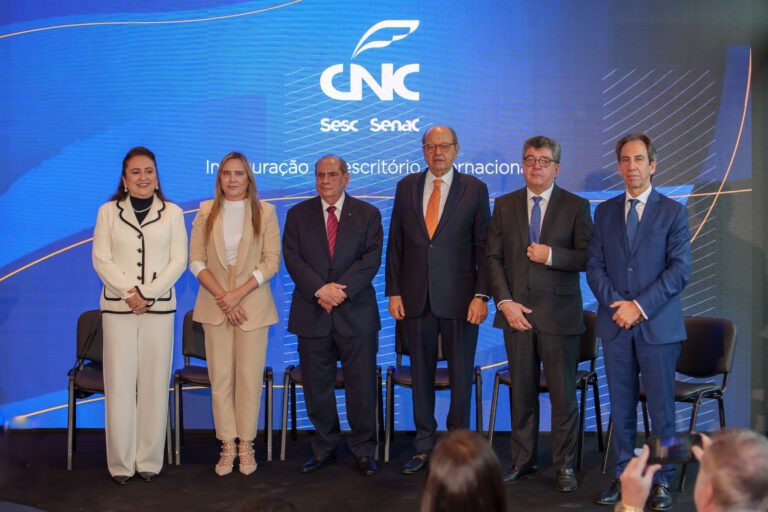 d7ffc9ec7a3a8fc1b3bbe7b8f3f00fac 768x512 1 - Fecom&eacute;rcio SC participa de inaugura&ccedil;&atilde;o de escrit&oacute;rio internacional da CNC em Lisboa