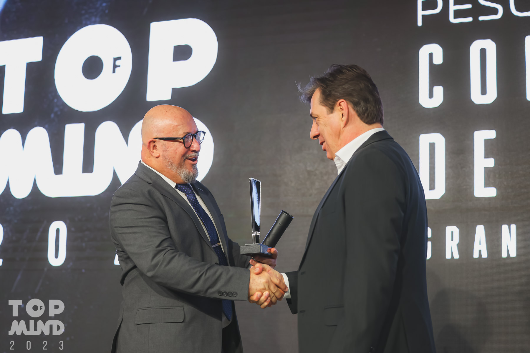 JSOMENSI 417 - Fecom&eacute;rcio participa do Top of Mind 2023 e reconhece as melhores marcas de SC