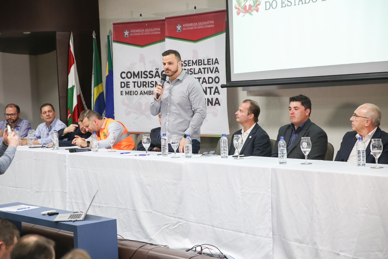 WhatsApp Image 2023 11 24 at 08.57.23 - Fecom&eacute;rcio apresenta pesquisa de inverno em semin&aacute;rio promovido pela Alesc na Serra Catarinense