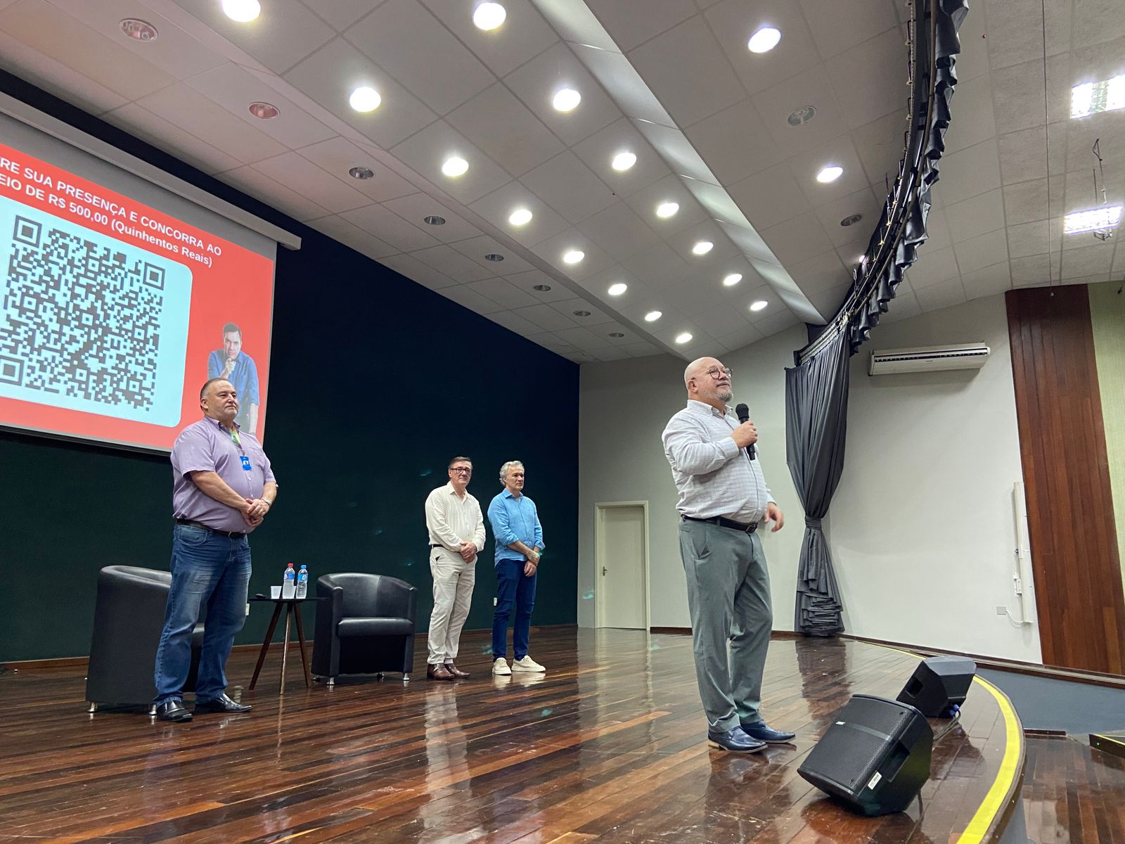 d19b5605 039c 419a ba14 791251655a7e - Sistema Com&eacute;rcio Sincovar/Sigavai promove palestra com Jo&atilde;o Branco em Xanxer&ecirc;, no Oeste de SC