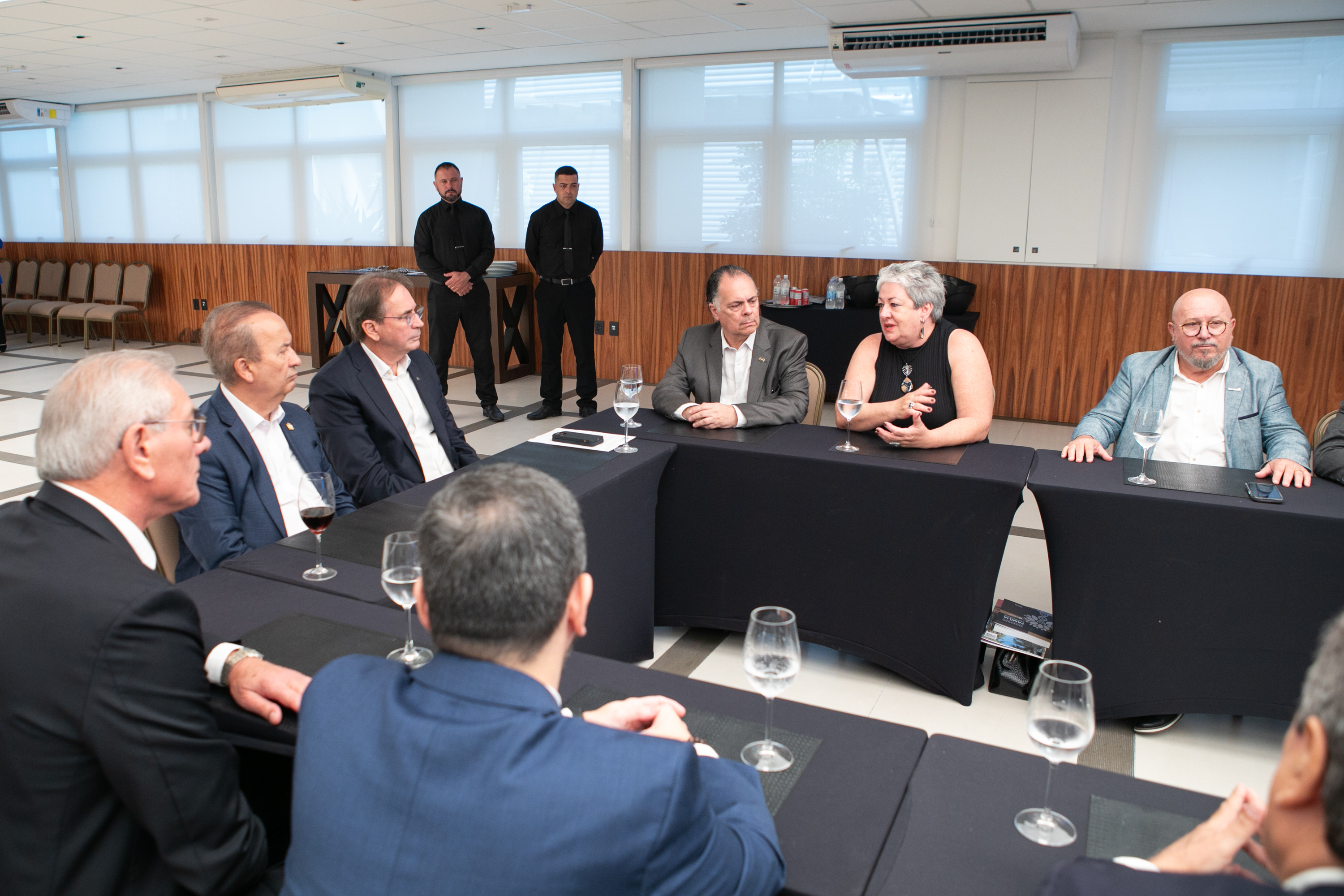 FS 8 - Setor empresarial valoriza manuten&ccedil;&atilde;o do ICMS em encontro com o governador