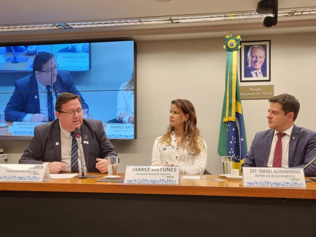 WhatsApp Image 2023 12 22 at 08.46.46 3 - Fecom&eacute;rcio Santa Catarina comemora saldo positivo no balan&ccedil;o legislativo em 2023