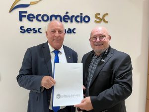 WhatsApp Image 2024 02 02 at 10.27.51 300x225 - Fecom&eacute;rcio recebe visita institucional do Deputado Oscar G&uuml;tz para debater o PL 290/2023 entre outras pautas