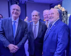 WhatsApp Image 2024 03 07 at 10.10.57 300x235 - Fecom&eacute;rcio SC participa do lan&ccedil;amento da Agenda Institucional do Sistema Com&eacute;rcio 2024 em Bras&iacute;lia