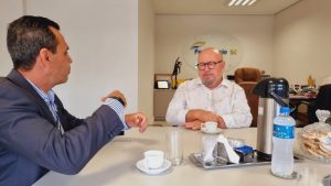 WhatsApp Image 2024 03 18 at 18.04.55 1 300x169 - H&eacute;lio Dagnoni recebe presidente do Inmetro SC