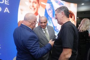 4ce39c52 2407 4bf5 b7c1 34fb010466cb 300x200 - Presidente da Confedera&ccedil;&atilde;o Nacional do Com&eacute;rcio, Servi&ccedil;os e Turismo (CNC), Jos&eacute; Roberto Tadros &eacute; homenageado com o T&iacute;tulo Honoris Causa concedido pela Acafe