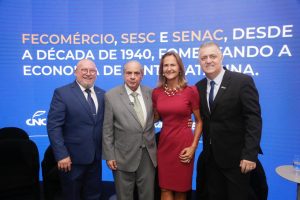 97f97325 879b 4296 9079 51be22fea146 300x200 - Presidente da Confedera&ccedil;&atilde;o Nacional do Com&eacute;rcio, Servi&ccedil;os e Turismo (CNC), Jos&eacute; Roberto Tadros &eacute; homenageado com o T&iacute;tulo Honoris Causa concedido pela Acafe