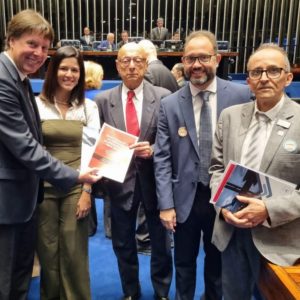 WhatsApp Image 2024 04 22 at 17.44.42 1 300x300 - Fecom&eacute;rcio SC apresenta 5&ordf; Agenda Legislativa para parlamentares catarinenses em Bras&iacute;lia