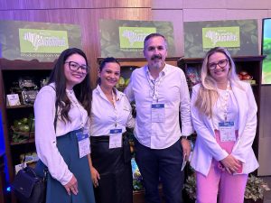 WhatsApp Image 2024 04 24 at 07.44.13 300x225 - Fecom&eacute;rcio SC participa do primeiro Caf&eacute; da Manh&atilde; da International Fresh Produce Association em Santa Catarina