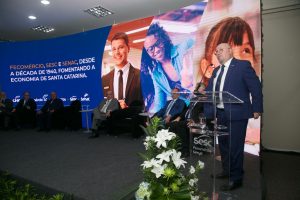 c1f99995 a439 4d61 89b2 548f1f42437b 300x200 - Presidente da Confedera&ccedil;&atilde;o Nacional do Com&eacute;rcio, Servi&ccedil;os e Turismo (CNC), Jos&eacute; Roberto Tadros &eacute; homenageado com o T&iacute;tulo Honoris Causa concedido pela Acafe