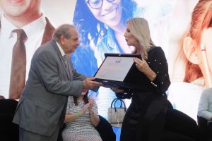 ddc9085b d6c2 4cfc a244 79f0801cd1d2 300x200 - Presidente da Confedera&ccedil;&atilde;o Nacional do Com&eacute;rcio, Servi&ccedil;os e Turismo (CNC), Jos&eacute; Roberto Tadros &eacute; homenageado com o T&iacute;tulo Honoris Causa concedido pela Acafe