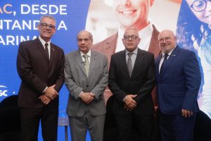 e80de7cb 66b6 46da b41a 8947584a22e4 300x200 - Presidente da Confedera&ccedil;&atilde;o Nacional do Com&eacute;rcio, Servi&ccedil;os e Turismo (CNC), Jos&eacute; Roberto Tadros &eacute; homenageado com o T&iacute;tulo Honoris Causa concedido pela Acafe