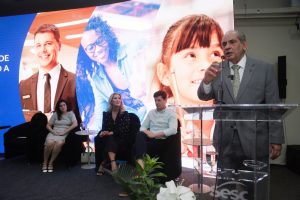 e8f0284d 04fd 4051 81a8 660e28fc65a2 300x200 - Presidente da Confedera&ccedil;&atilde;o Nacional do Com&eacute;rcio, Servi&ccedil;os e Turismo (CNC), Jos&eacute; Roberto Tadros &eacute; homenageado com o T&iacute;tulo Honoris Causa concedido pela Acafe