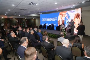 f58e55ca 11b3 4100 8870 1f536fc88c38 300x200 - Presidente da Confedera&ccedil;&atilde;o Nacional do Com&eacute;rcio, Servi&ccedil;os e Turismo (CNC), Jos&eacute; Roberto Tadros &eacute; homenageado com o T&iacute;tulo Honoris Causa concedido pela Acafe