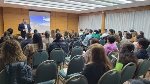 WhatsApp Image 2024 05 23 at 09.28.28 1 300x169 - Fecom&eacute;rcio SC apresenta dados do turismo catarinense a agentes do Paraguai