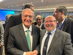 WhatsApp Image 2024 06 26 at 15.33.51 1 300x225 - CNC assina acordos para fortalecer com&eacute;rcio e servi&ccedil;os no Brasil