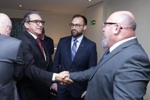 WhatsApp Image 2024 06 26 at 17.52.31 1 300x200 - CNC assina acordos para fortalecer com&eacute;rcio e servi&ccedil;os no Brasil