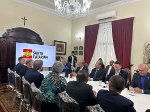 fecomercio 2 1 300x225 - Fecom&eacute;rcio SC presente na assinatura do protocolo para obras na Ba&iacute;a da Babitonga