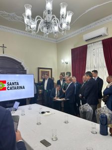 fecomercio 4 225x300 - Fecom&eacute;rcio SC presente na assinatura do protocolo para obras na Ba&iacute;a da Babitonga