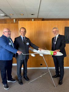 WhatsApp Image 2024 07 10 at 14.25.40 225x300 - Presidente da Fecom&eacute;rcio SC participa de comitiva catarinense em Portugal