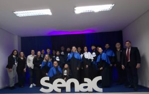 WhatsApp Image 2024 07 30 at 18.25.39 300x189 - Fecom&eacute;rcio participa de Formatura do Senac em Brusque