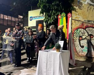 fecomercio 1 300x240 - Fecom&eacute;rcio SC presente em cerim&ocirc;nia para san&ccedil;&atilde;o da Lei de Requalifica&ccedil;&atilde;o Imobili&aacute;ria e assinatura de protocolos para revitaliza&ccedil;&atilde;o urbana em Florian&oacute;polis