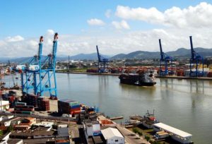 Fecomércio SC se posiciona sobre a federalização do Porto de Itajaí porto de itajai 2 300x204 - Fecomércio SC se posiciona sobre a federalização do Porto de Itajaí