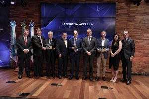 Programa Lucra Mais ganha prêmio nacional de destaque em atendimento corporativo acelera2 300x200 - Programa Lucra Mais ganha prêmio nacional de destaque em atendimento corporativo